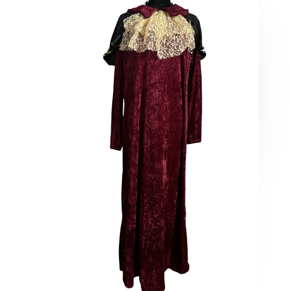 Gothic Priest Costume - Picture 2 of 5